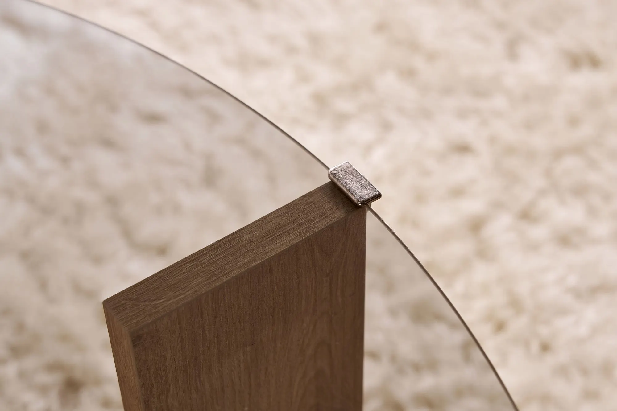 Stolik kawowy okrągły z półką CLARA 75 cm dąb sapphire blat szkło dymione - ASI_668NRD1108