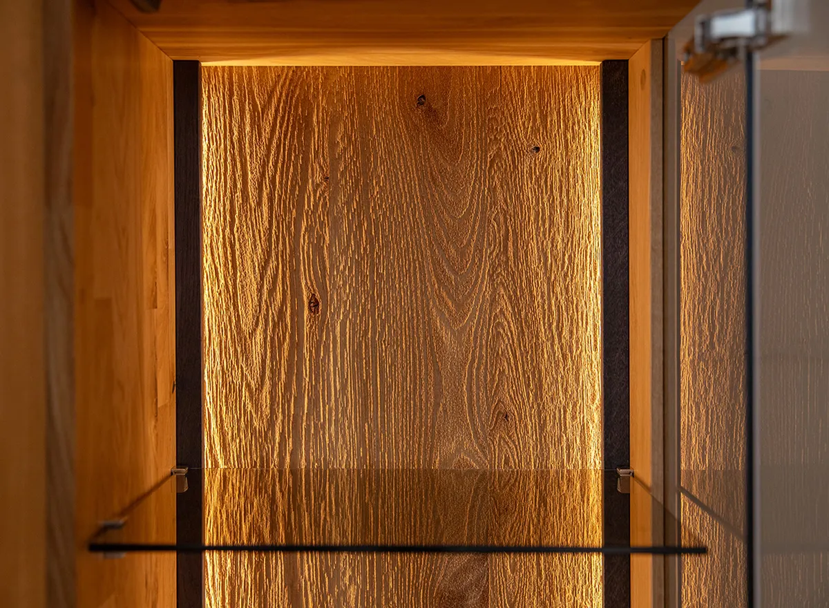 Witryna niska szklana dębowa COLLODI z oświetleniem - dąb olejowany - ZICOL13