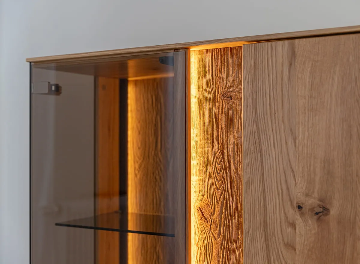 Witryna niska COLLODI dębowa 3-drzwiowa z oświetleniem - dąb olejowany - ZICOL11