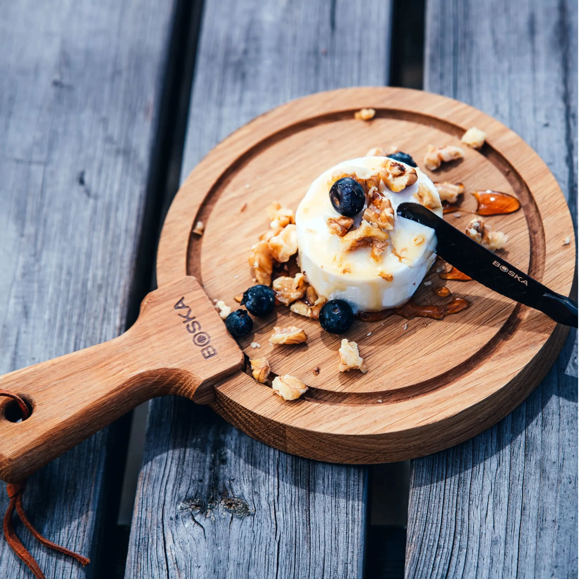 image deser, bananowy, jogurt, granola, owoce