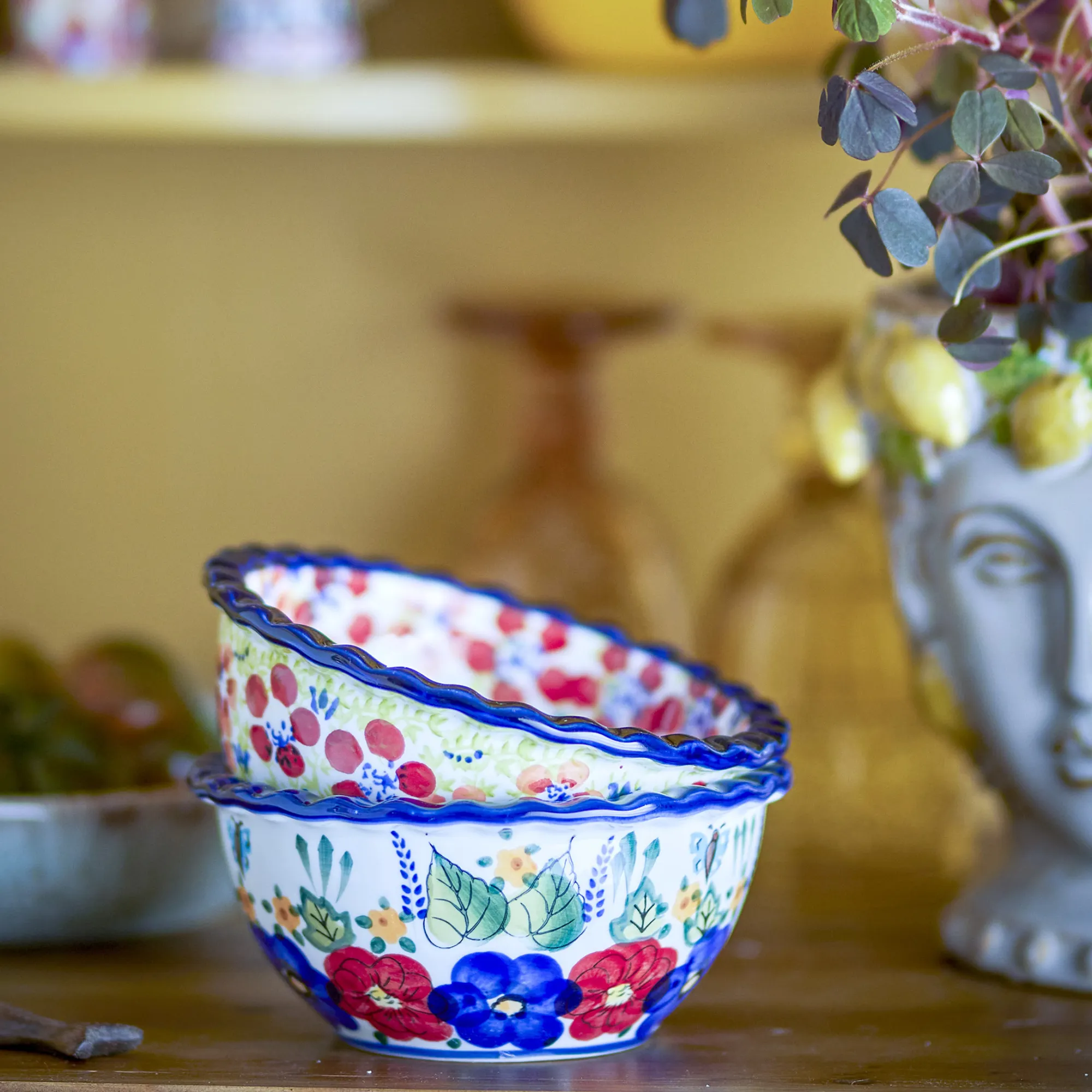 miska ceramiczna, miska kolorowa ceramiczna, naczynie ceramiczne, wzory kwiatowe, dekoracyjne naczynie