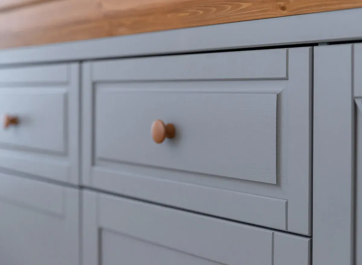 Komoda drewaniana 4-drzwiowa z 2 szufladami MARONE ELITE popielaty - PLMEL05/S