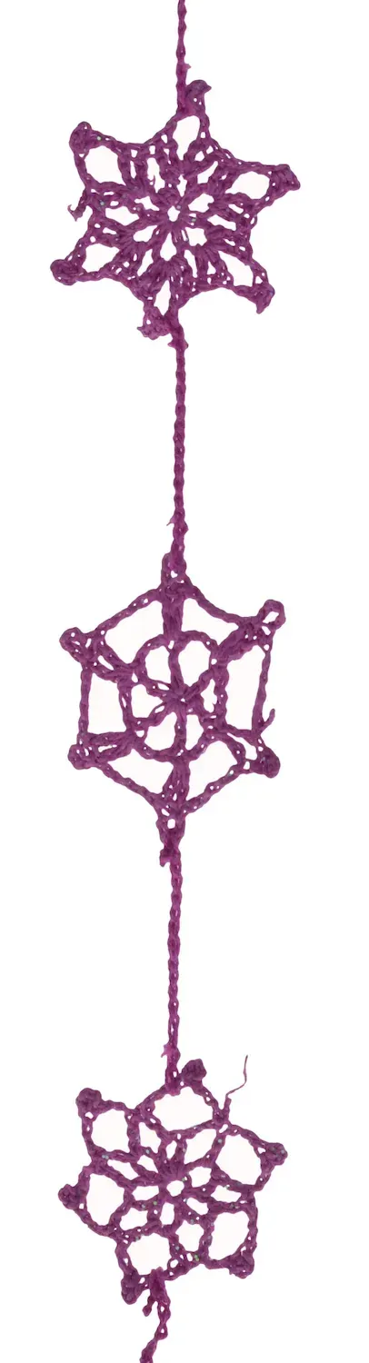 Dekoracja świąteczna GIRLANDA szydełkowa fioletowa Dekoracja świąteczna GIRLANDA szydełkowa fioletowa