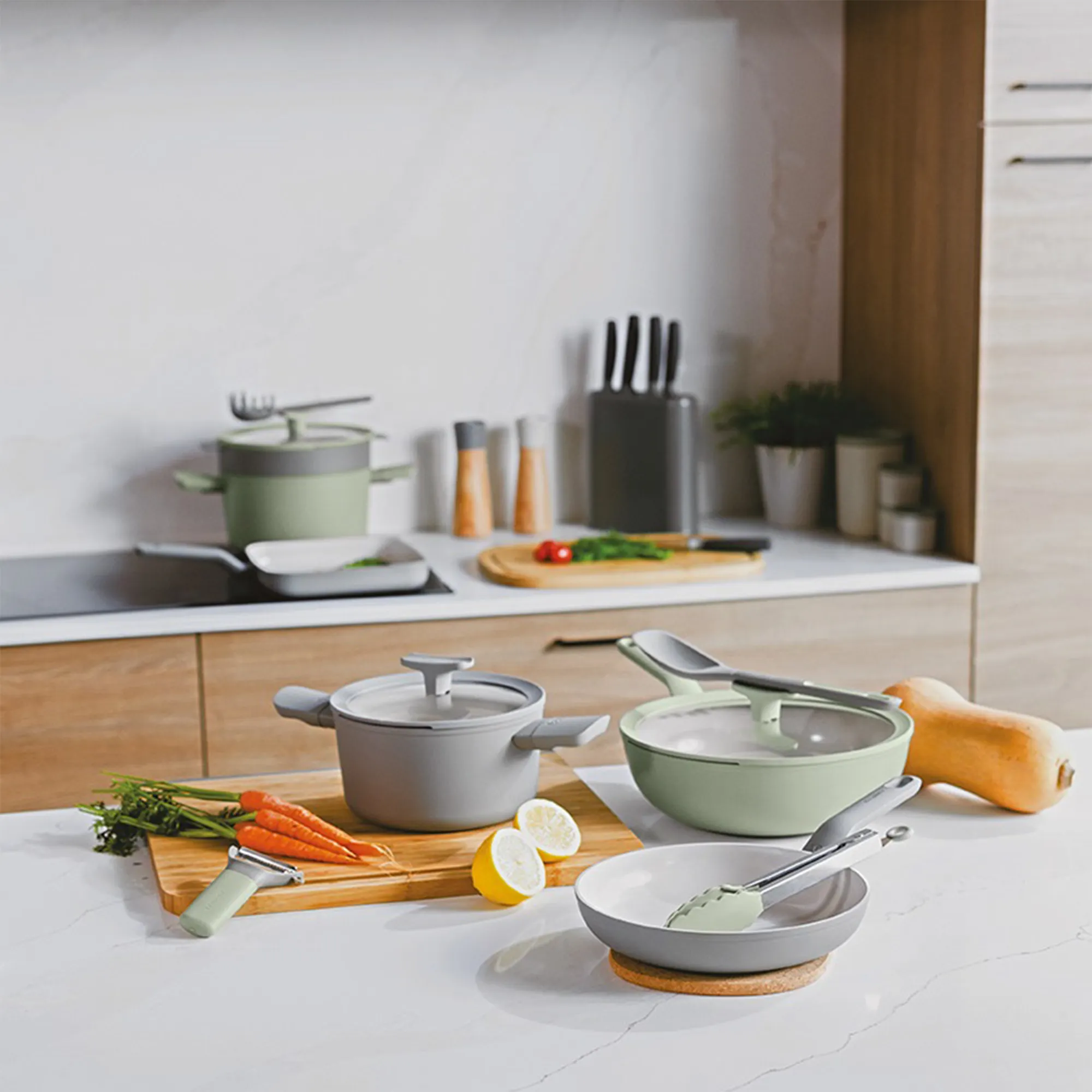 image garnek, zestaw garnków, naczynia kuchenne, kolorowy pastelowy set, patelnia z pokrywką