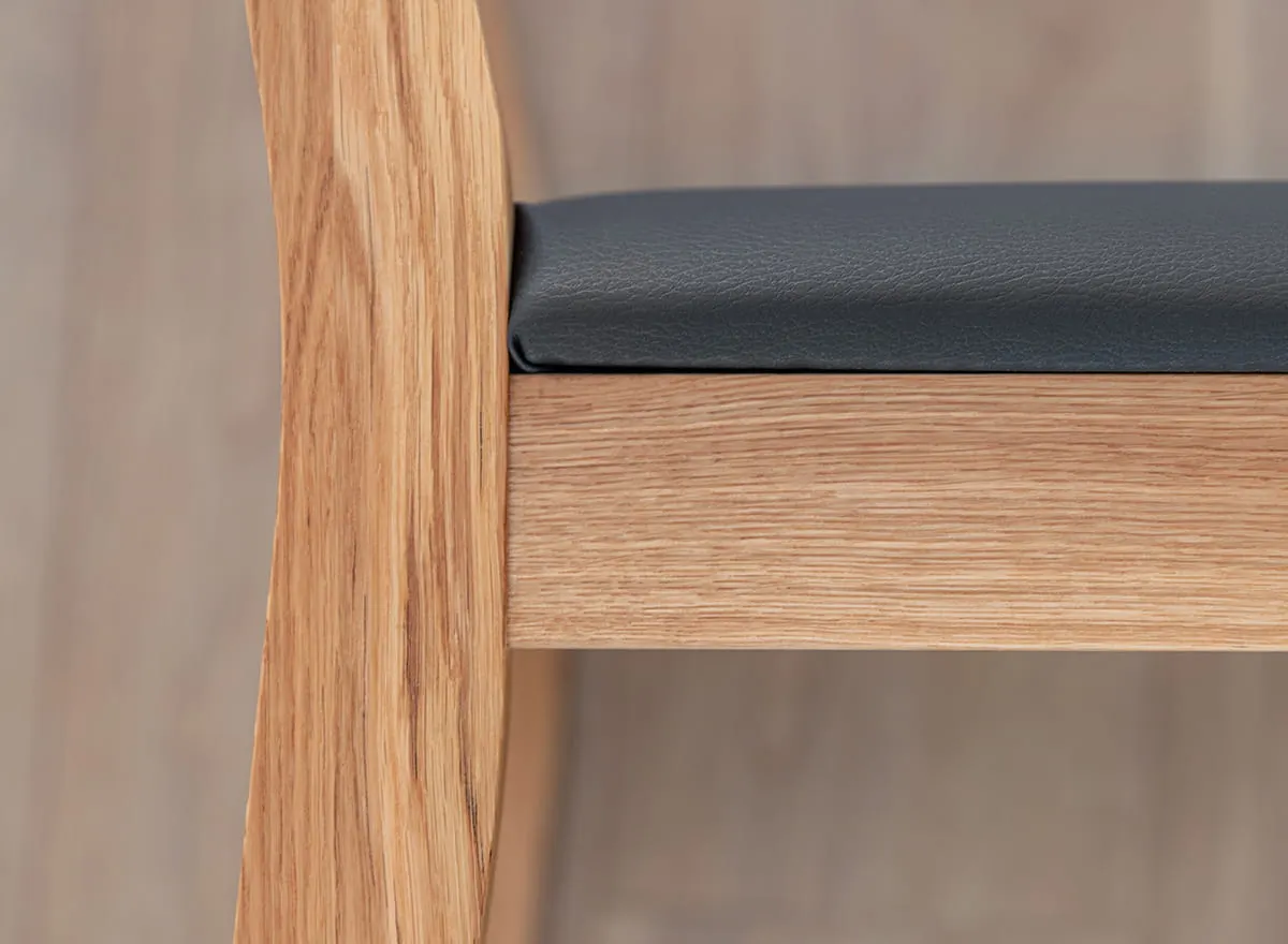 Krzesło drewniane PRATO czarne siedzisko dąb olejowany - KDBCZ