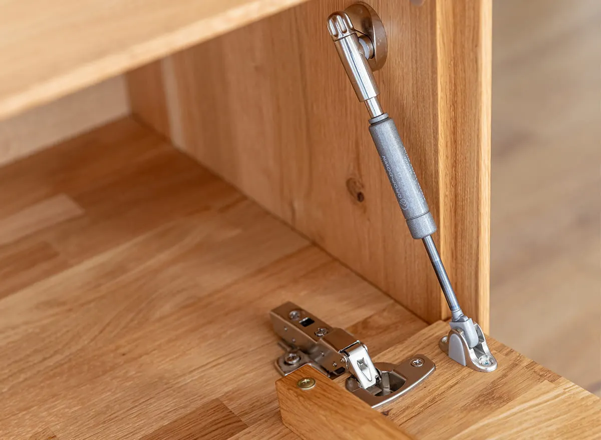 Komoda TV dębowa COLLODI 4-drzwiowa z oświetleniem 165 cm - dąb olejowany - ZICOL06