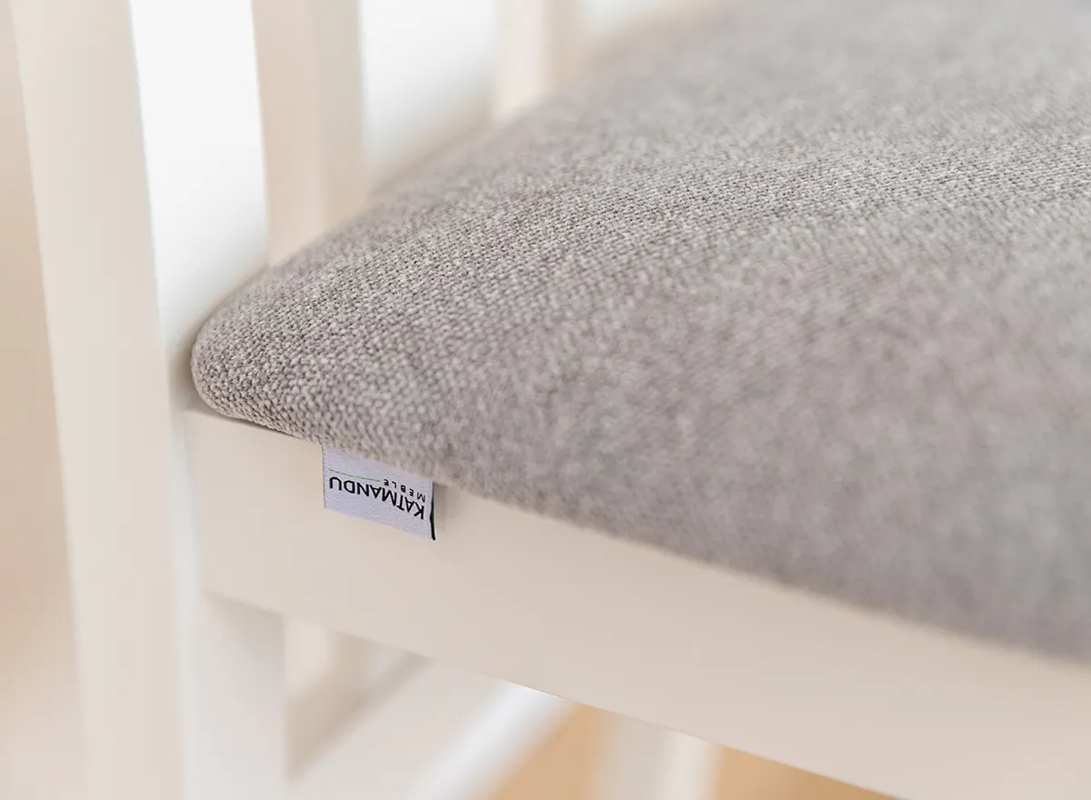 Krzesło BELLUNO ELEGANTE 10 z jasnoszarym siedziskiem materiałowym - białe (STORM 85) - DRMKT10/S85