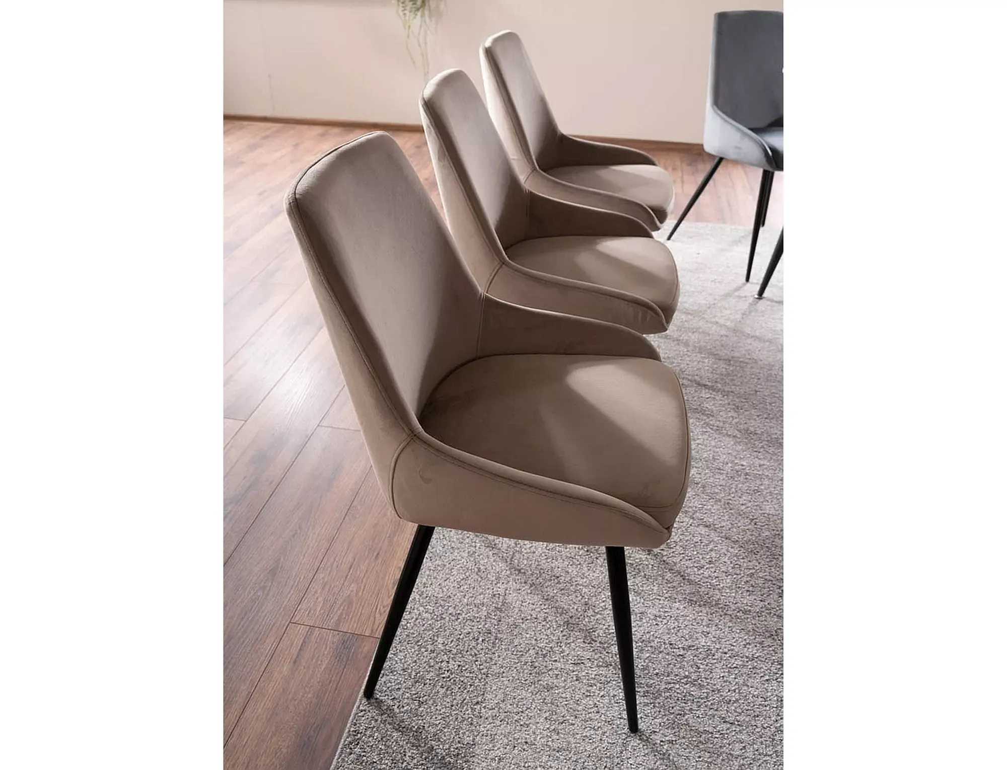 Krzesło tapicerowane COBE VELVET Bluvel 40 ciemny beż czarny stelaż - COBEVCCB