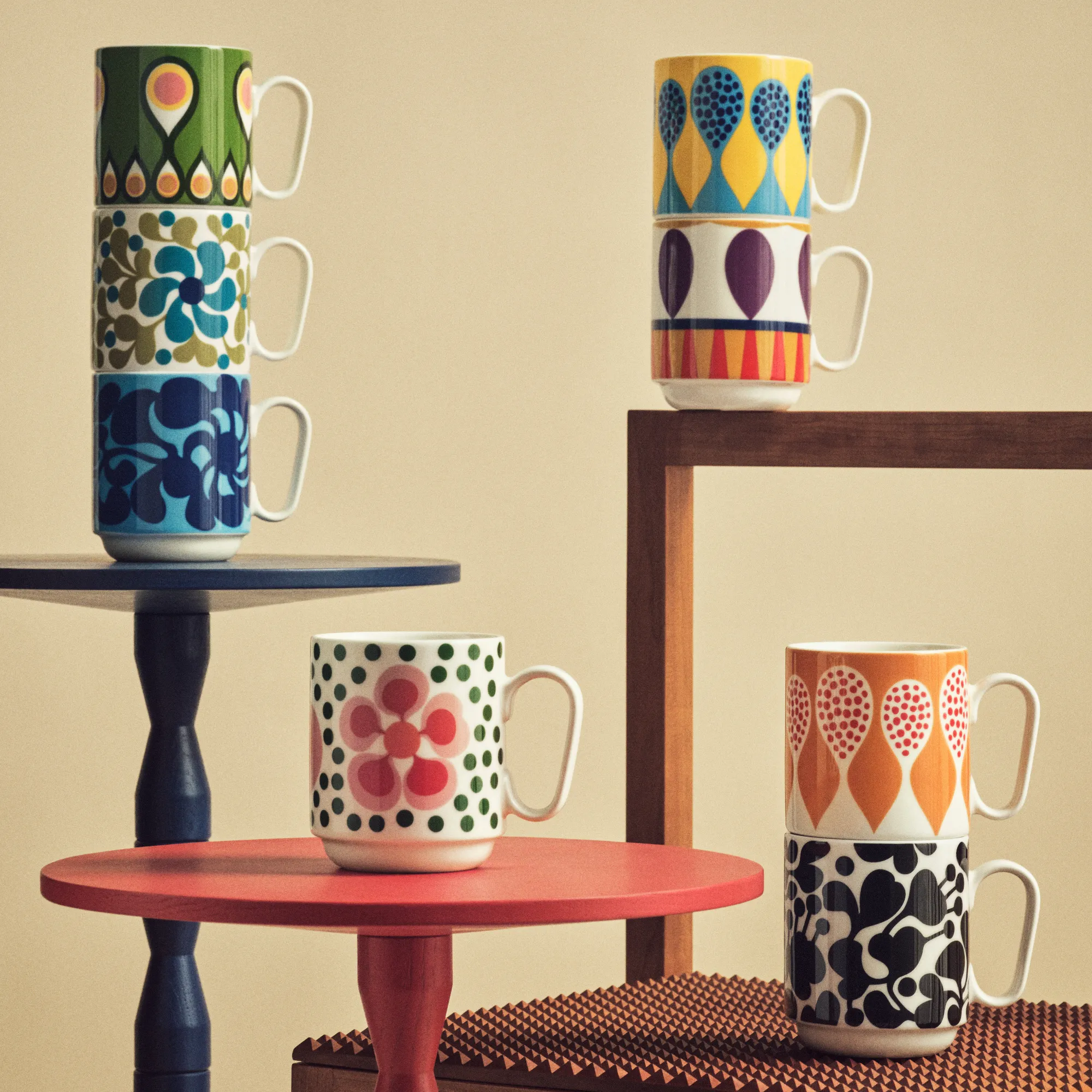 image kubki, ceramika, wzór geometryczny, kolorowe, topy