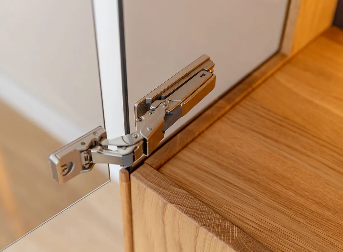 Witryna niska dębowa COLLODI 2-drzwiowa z oświetleniem - dab olejowany - ZICOL10