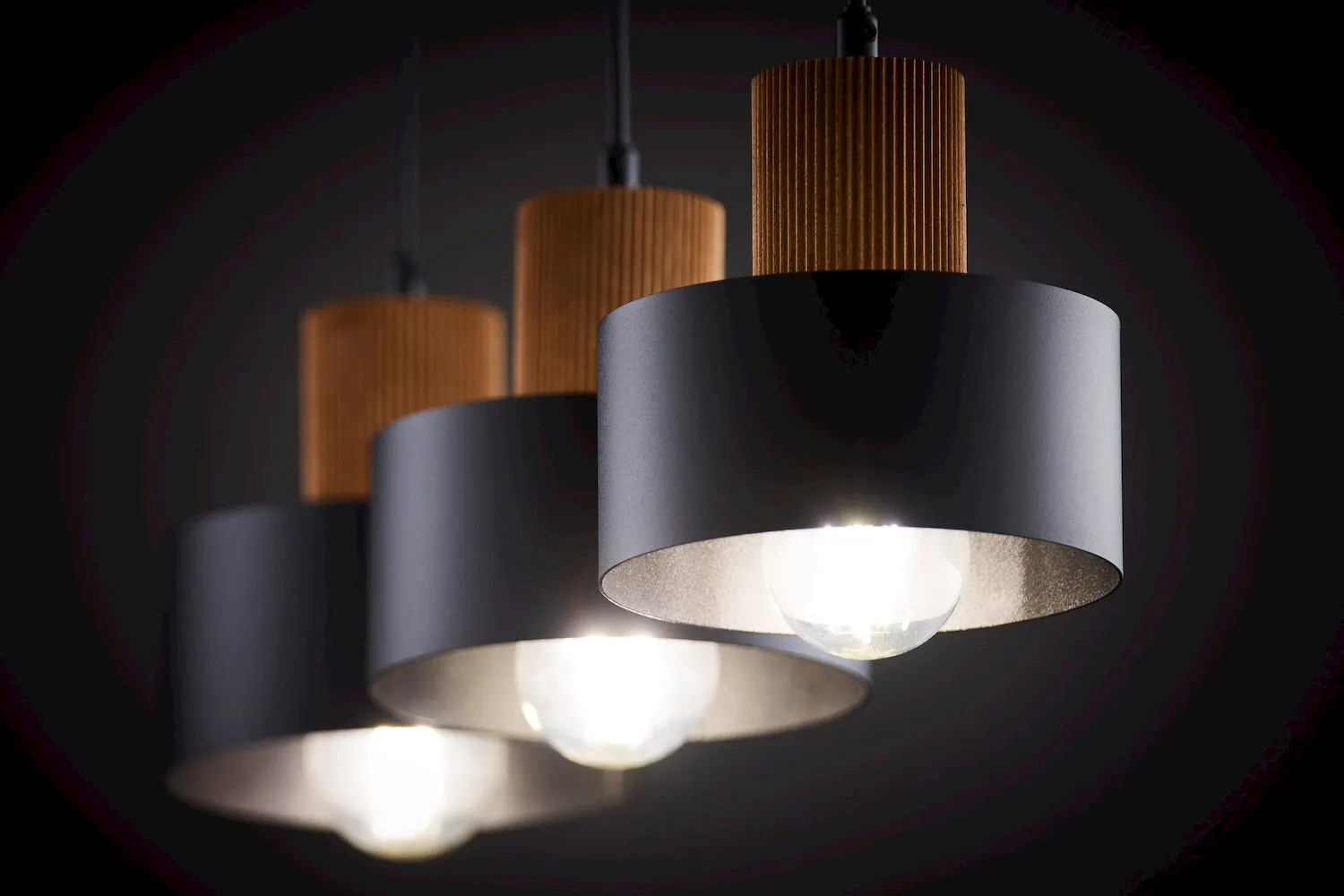 image lamp, lampa wisząca, oswietlenie sufitowe, akcent drewniany, szary abażur