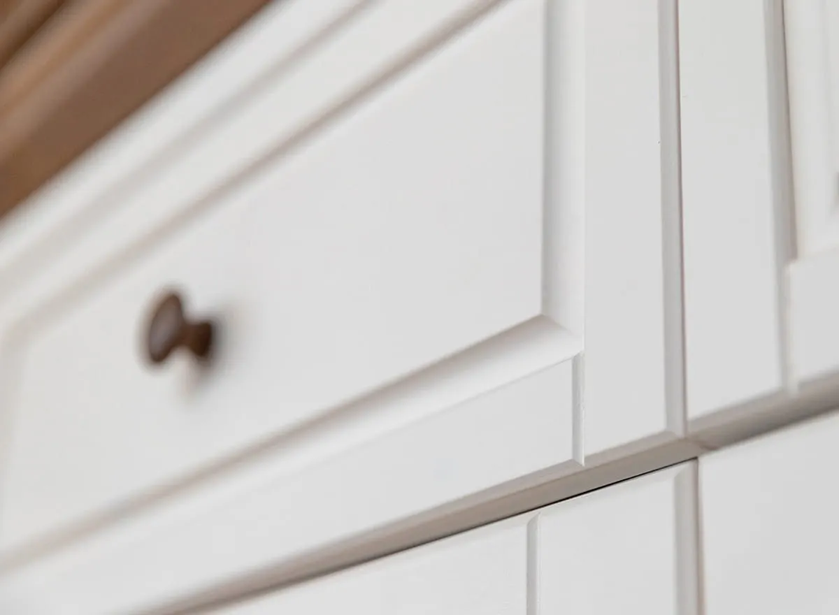 Komoda mała MARONE ELITE 2-drzwiowa z 2 szufladami - biała, tabacco - PLMEL40/T