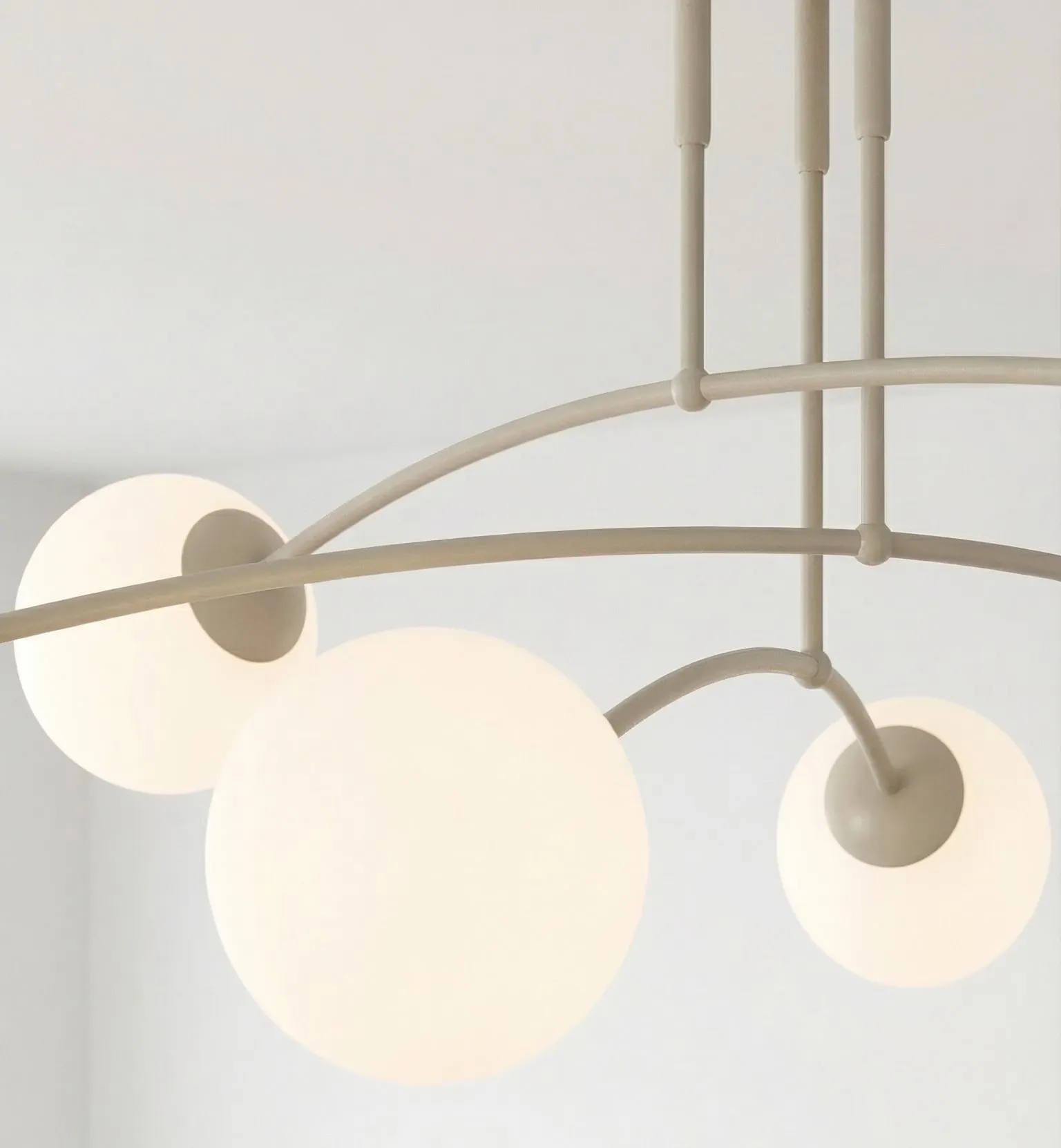 lampa wisząca, lampy sufitowe, kuleczki, biel, metalowy szkło