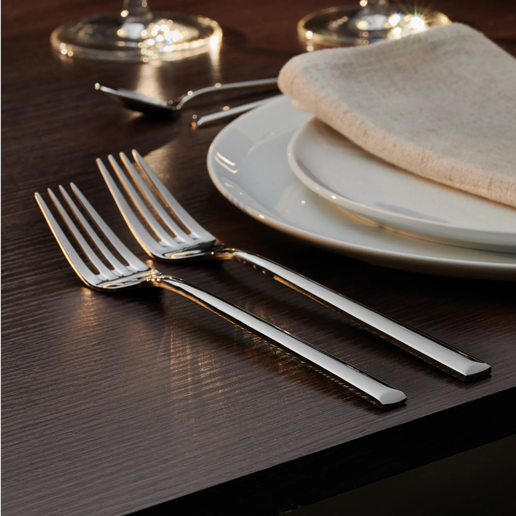 sztućce, noże, widelec, półmisek, serwetka