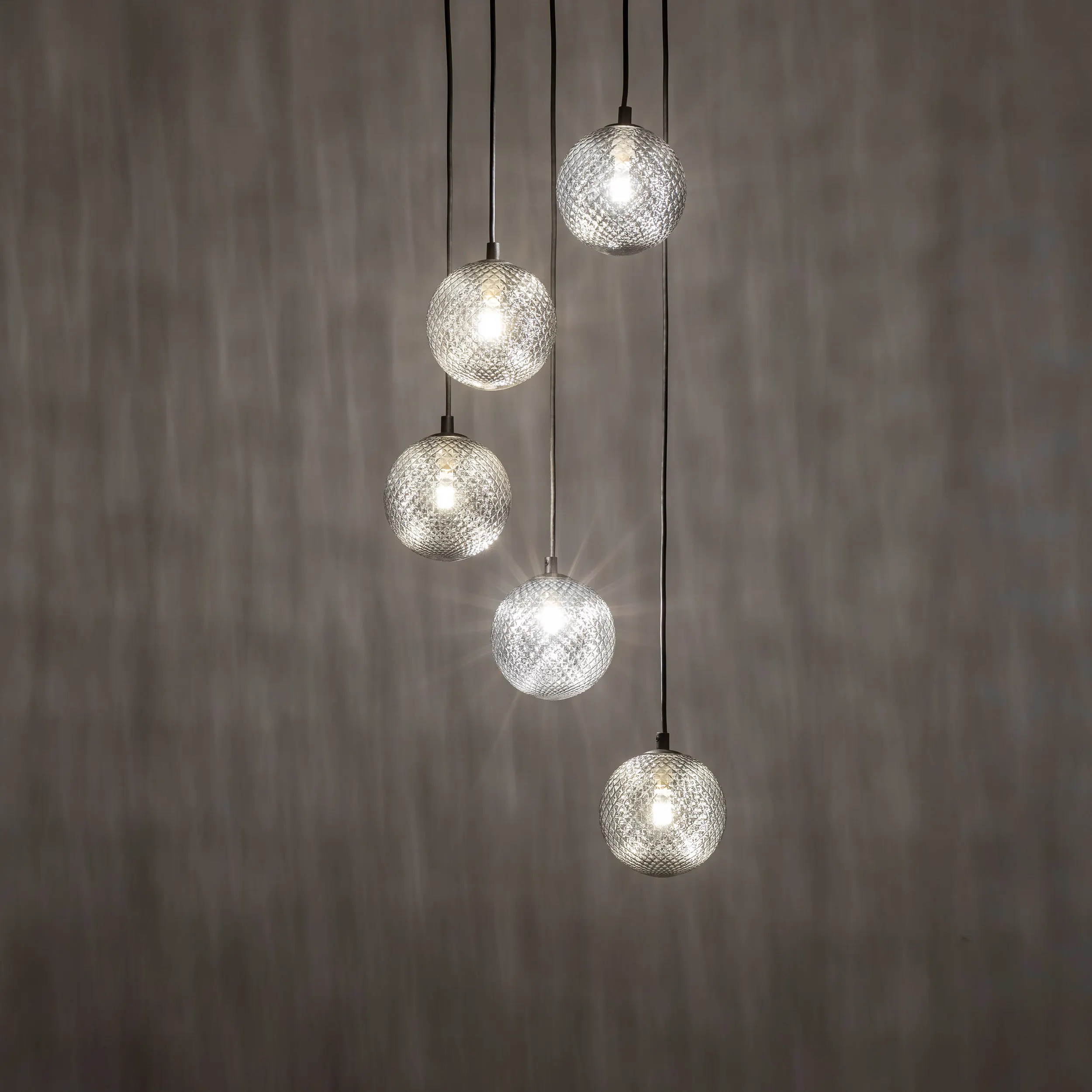 Lampa wisząca ELENA czarna z szarymi kryształowymi okrągłymi kloszami 140x37cm - TK_5747