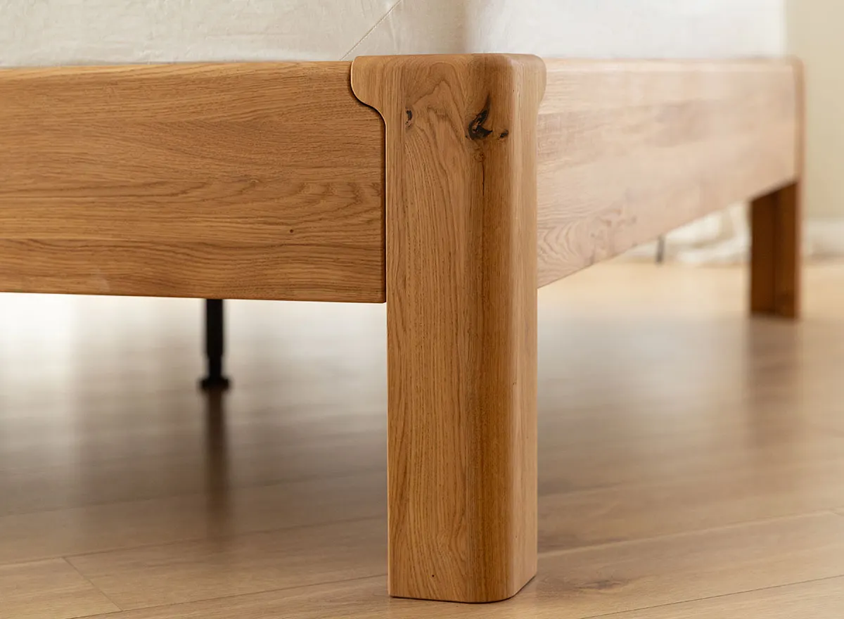 Łóżko dębowe z pikowanym zagłówkiem LIVO Dębowy Sen 160x200 dąb olejowany grafitowy - ZILIV_160