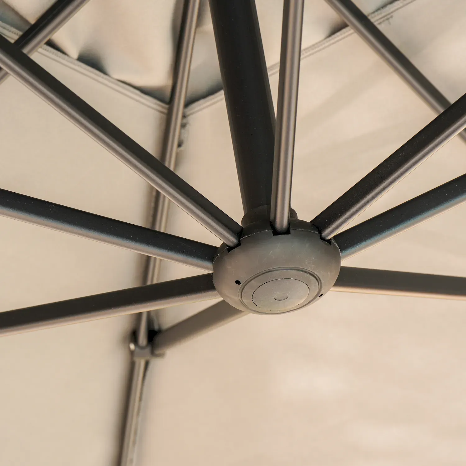 Parasol ogrodowy SOLANO beżowy — zdjęcie 7