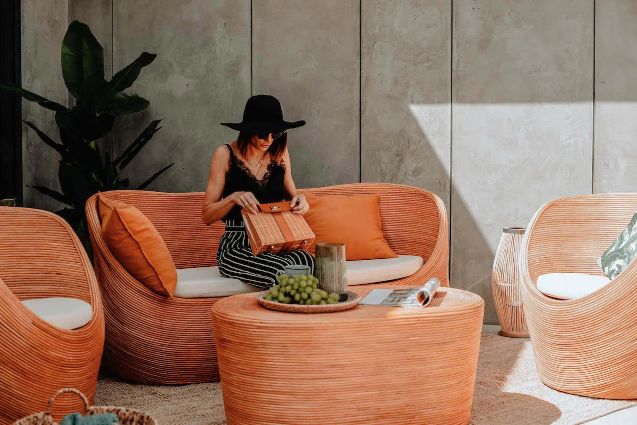 ZESTAW RATTANOWY TEGAL 4 JASNY OWALNY ( 2 Fotele, Sofa, Stolik ) ZESTAW RATTANOWY TEGAL 4 JASNY OWALNY ( 2 Fotele, Sofa, Stolik )