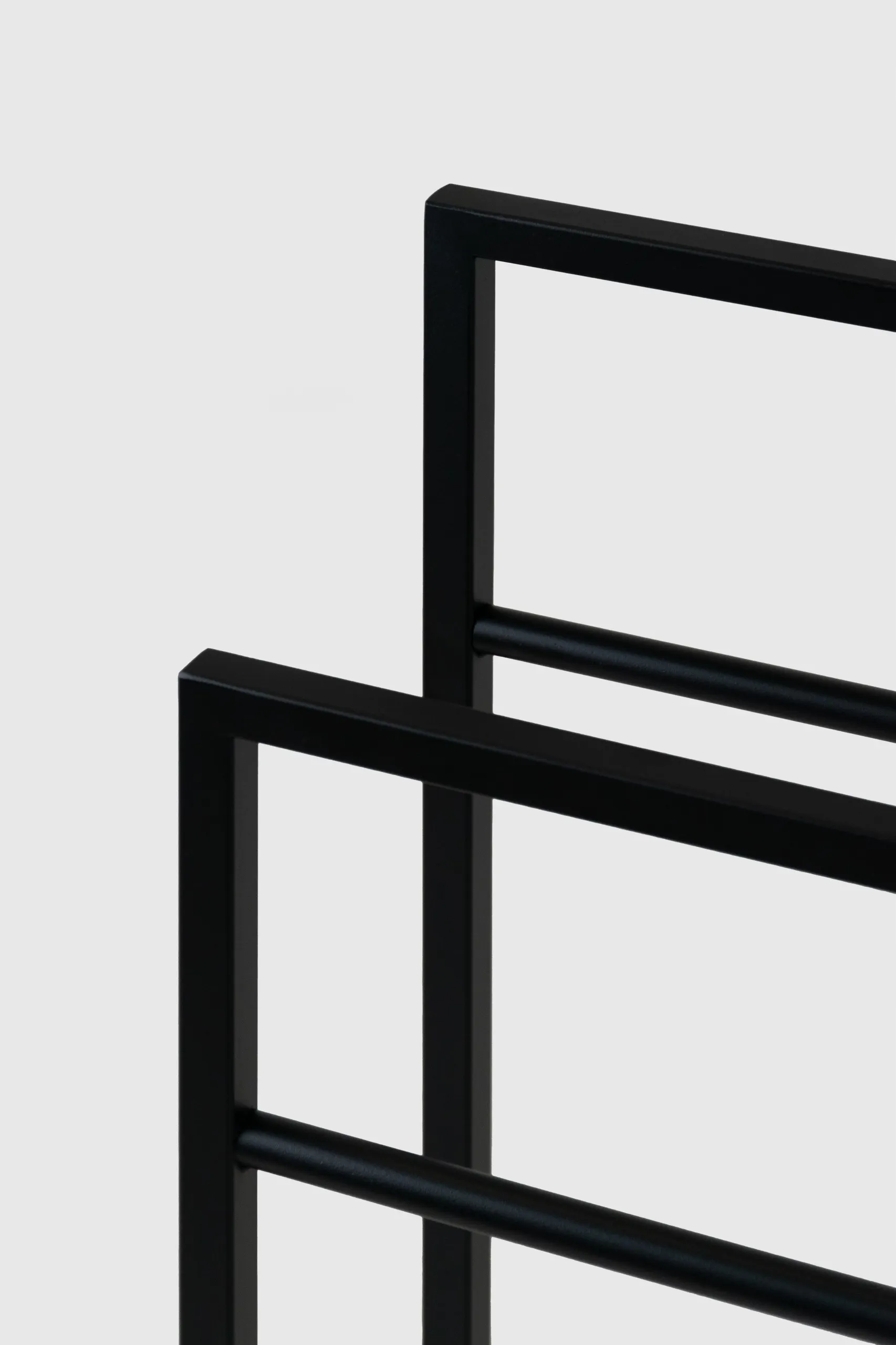 Wieszak na ręczniki drewniany REZE 45x20x78 czarny - LD_TZ000379