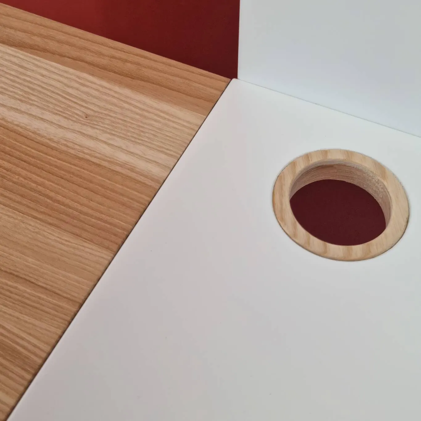 Biurko z szufladami i panelem LUKA 85x50 białe/jesionowe nogi - RGB_WDLUK21_DRAW