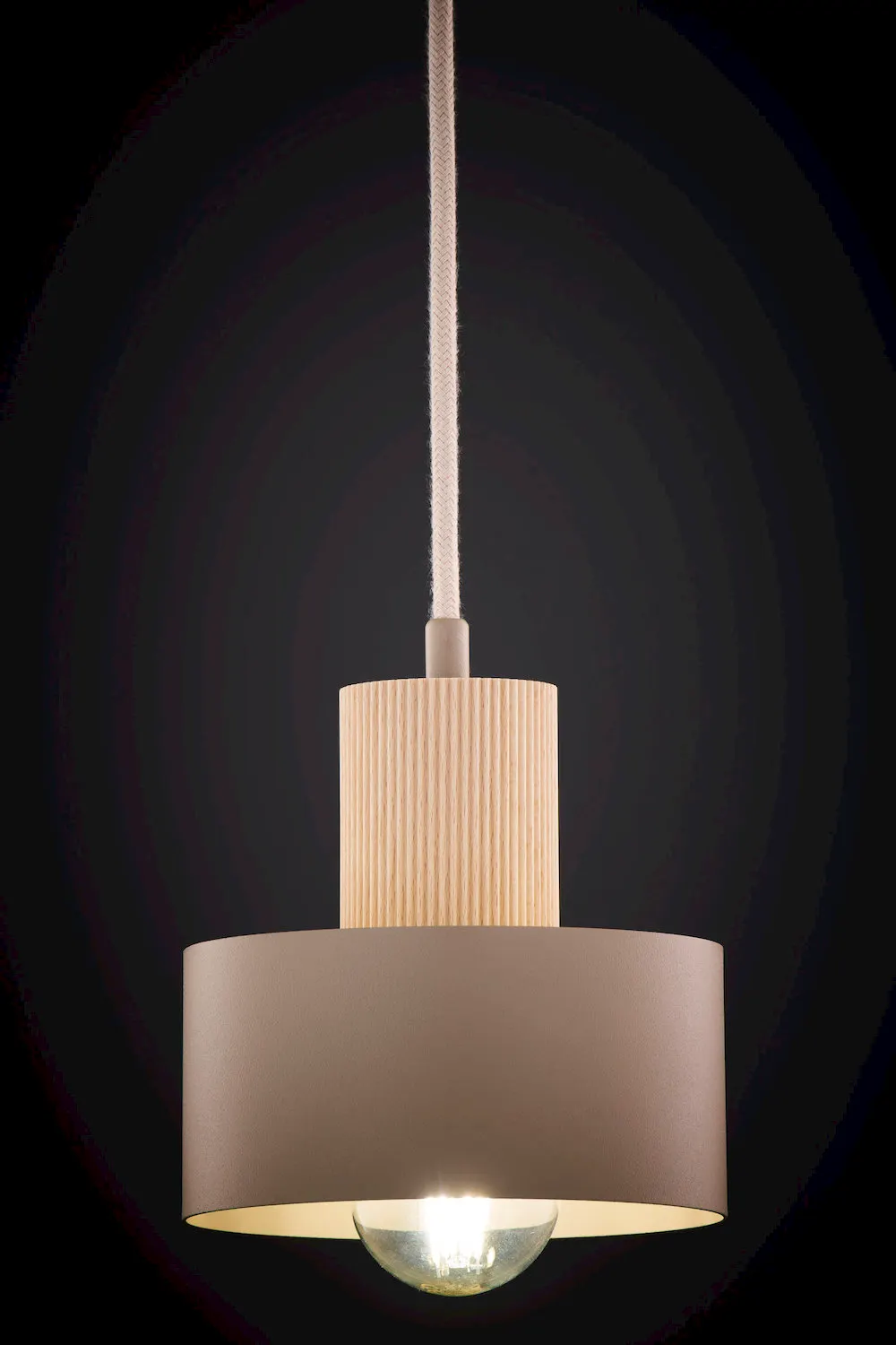image lampa wisząca, pendant, bawełniana oprawa, drewniany element, klosz metalowy