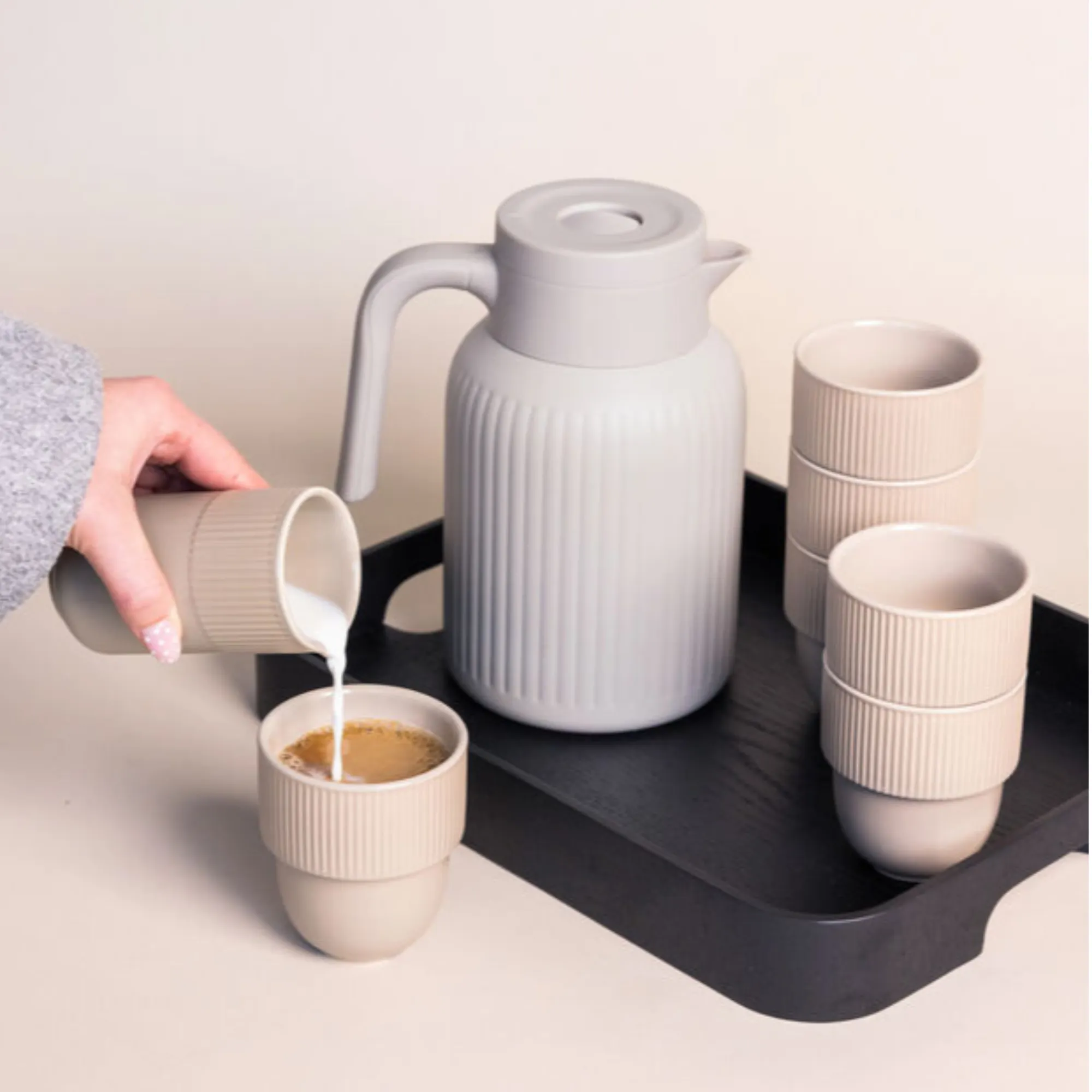 image kawiarka, szklanka, dzbanek, korpus zdobiony żebrowany, korek