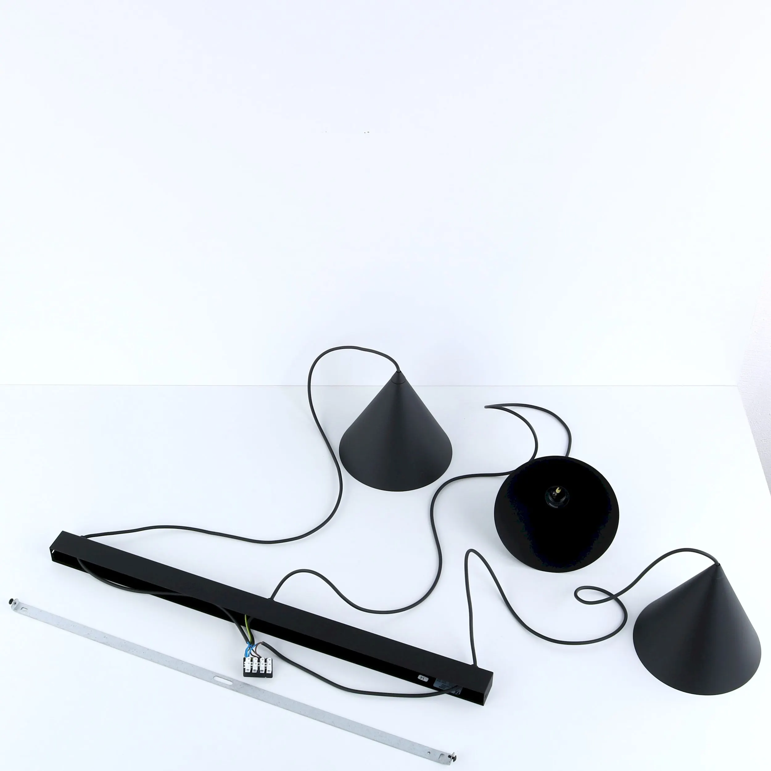 Lampa wisząca CONO czarna 140x42cm - TK_10067