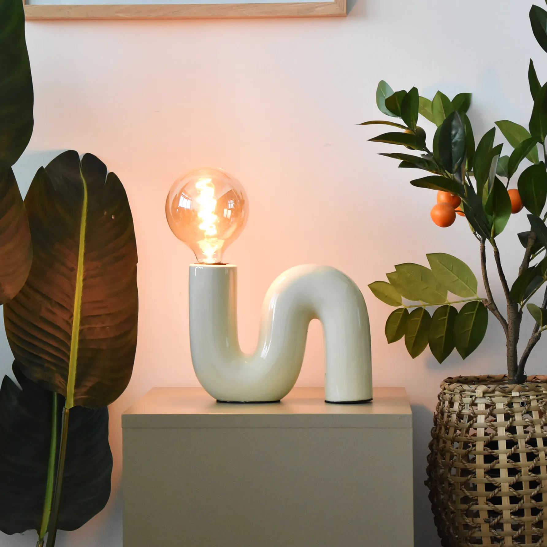 Lampa stołowa ceramiczna POP SERPENT z włącznikiem beżowa — zdjęcie 3