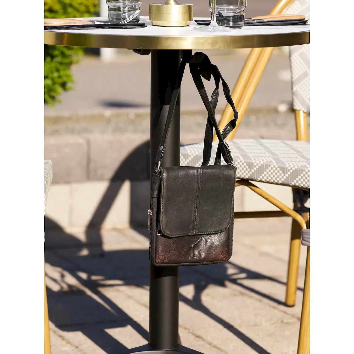 Stolik kawowy okrągły BISTRO 60 cm biały efekt marmuru/czarne nogi - 7501176