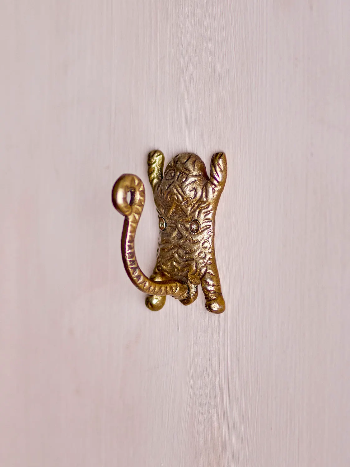 image uchwyt, kowadło, metalowy, koci wzór, złoty