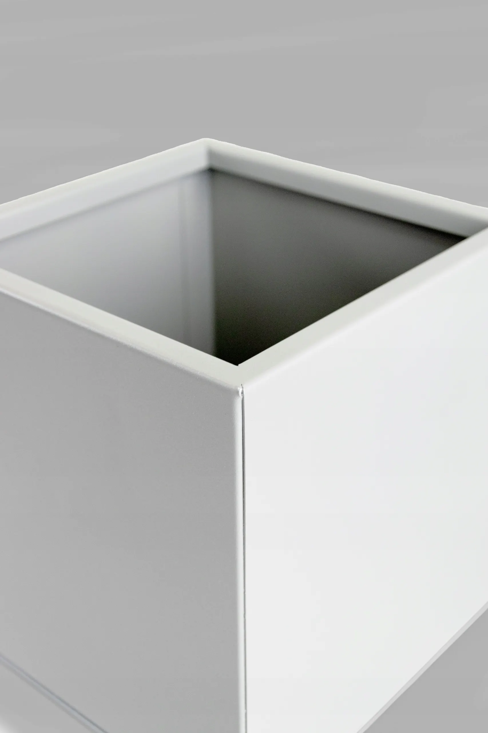 DONICZKA-osłonka na donice metalowa LORIENT S biała - LD_TZ000070