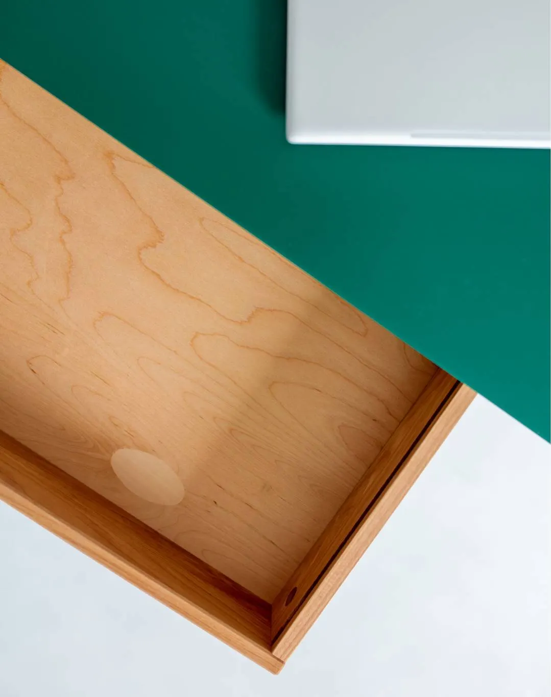 Biurko narożne jesionowe LUKA Prawe z szufladą 115cm x 85cm kremowe kolor nóg dąb — zdjęcie 7