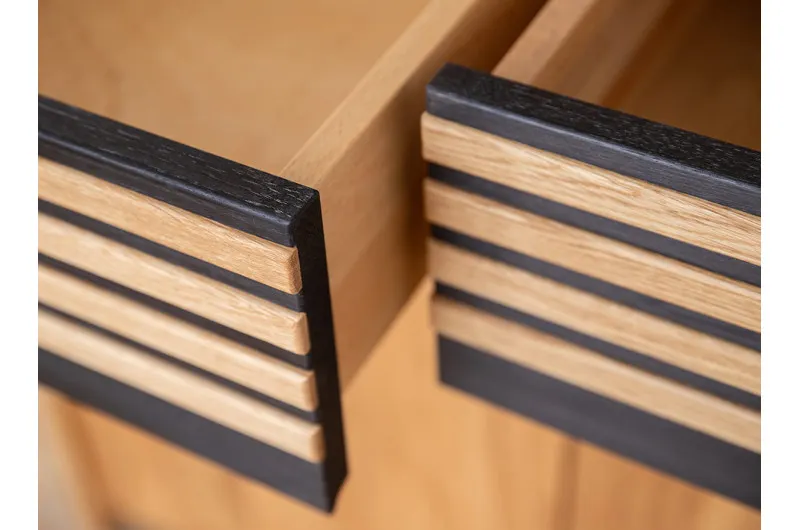 Komoda dębowa 3-drzwiowa z szufladami RAVELLO, Dąb olejowany - ZIRAVK01