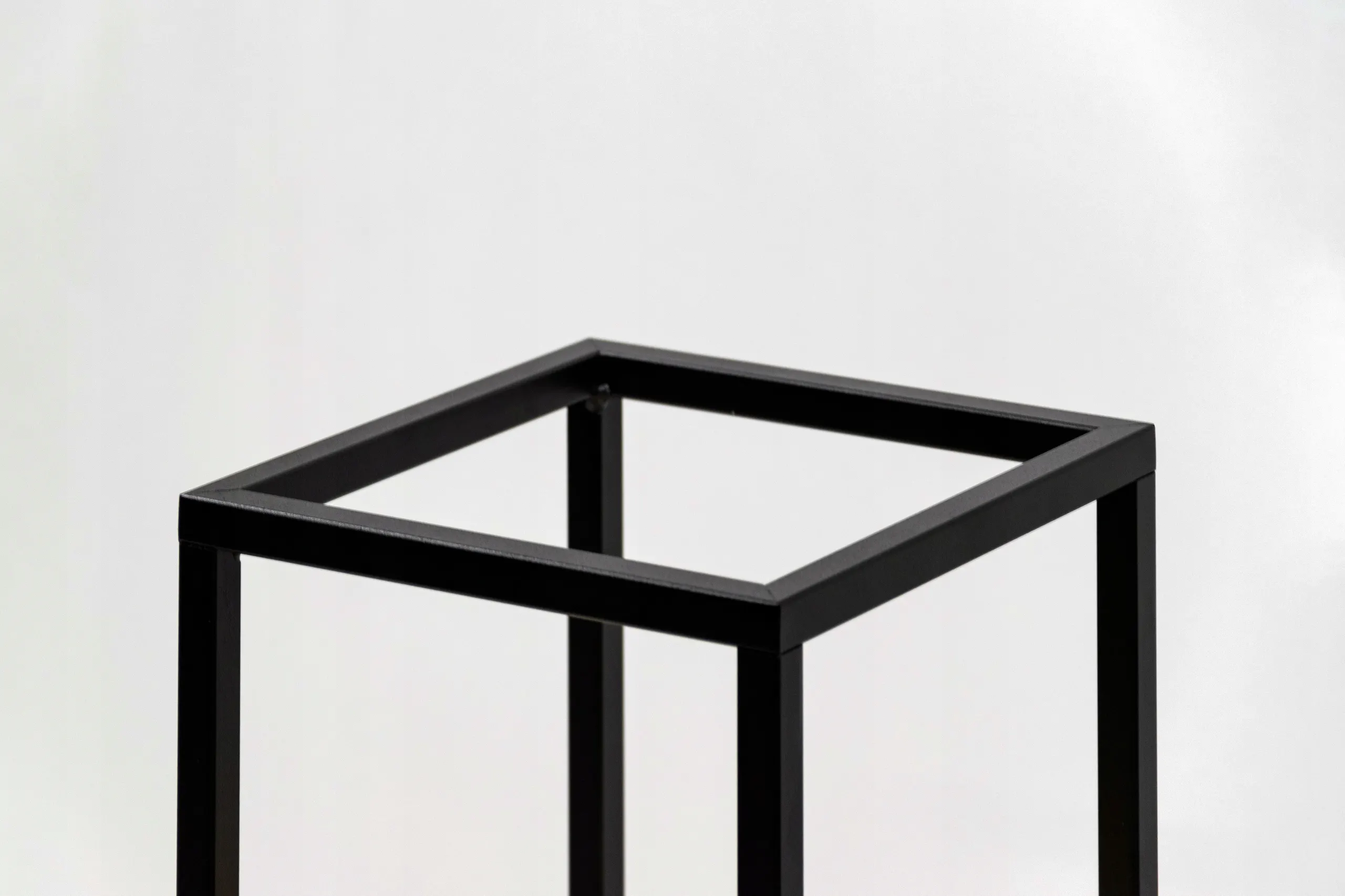 Kwietnik stojący ANET S metal drewno czarny naturalny - LD_TZ000172