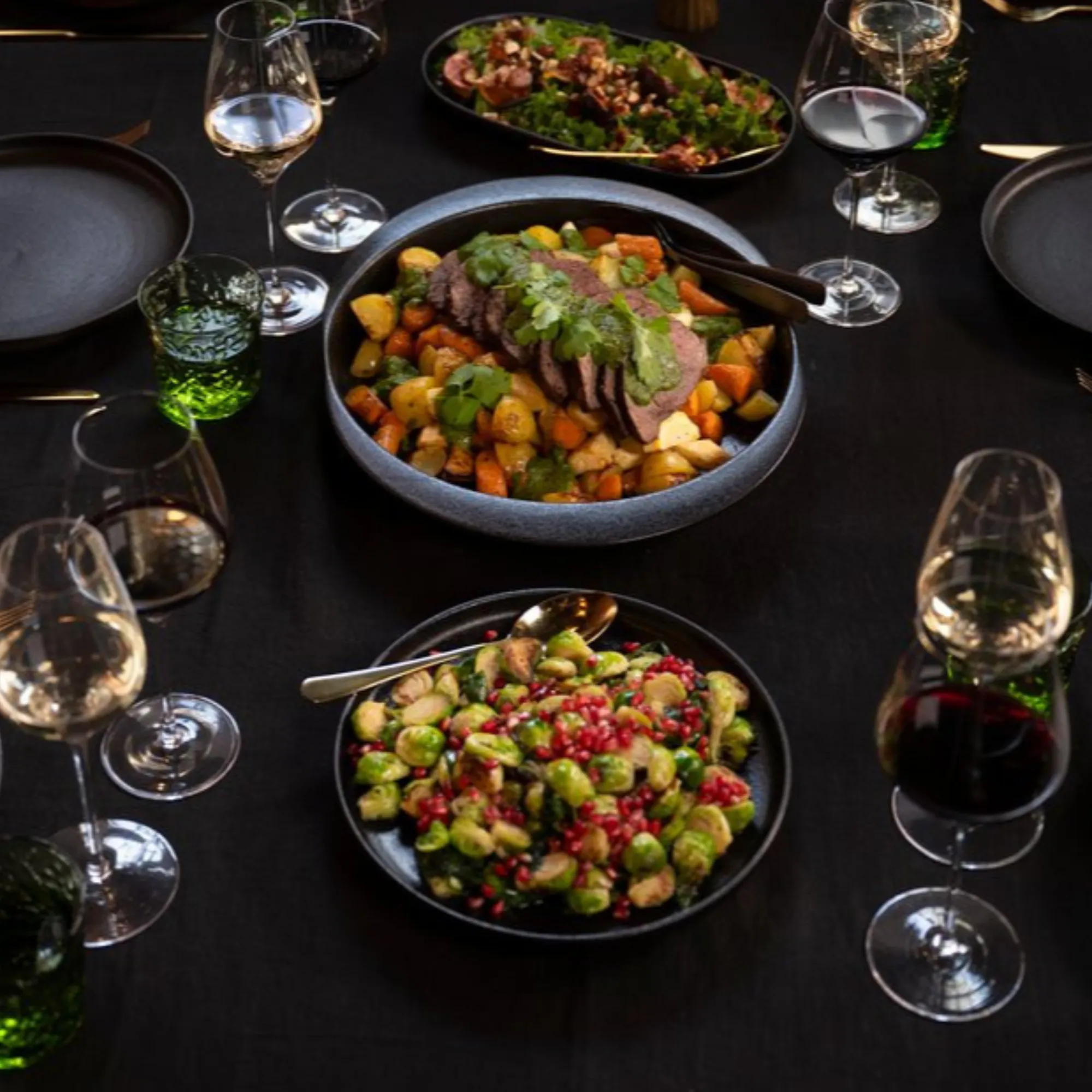 wołowina, warzywa, gulasz, sałatka, stół elegancki