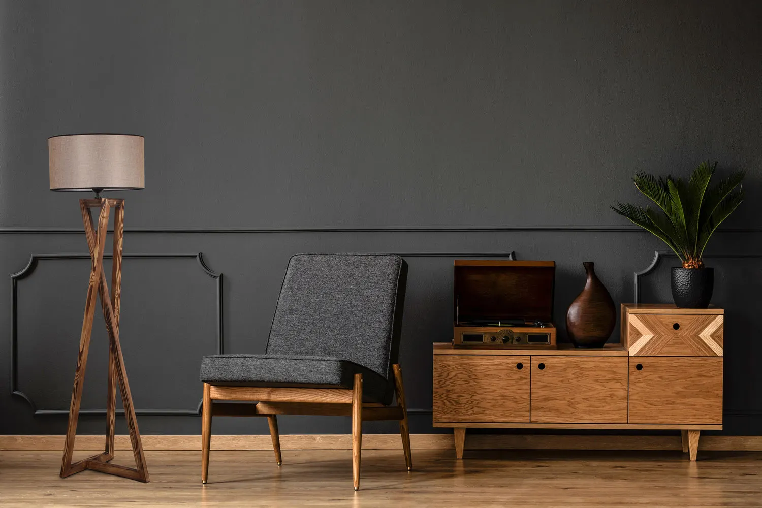 Lampa podłogowa na drewnianej podstawie MACKA ciemnobeżowa kolor podstawy naturalny — zdjęcie 3