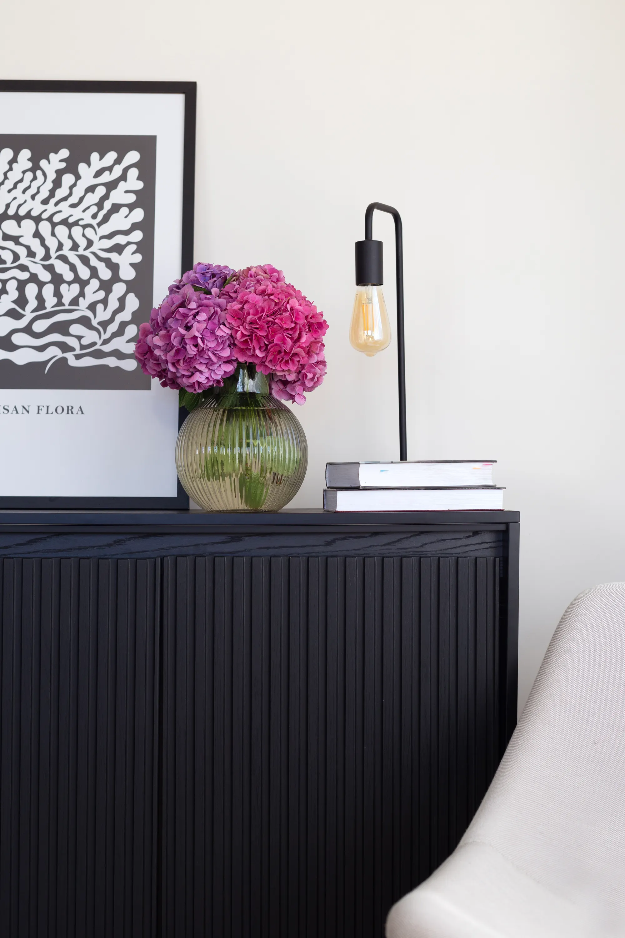 Szafka RTV z oświetleniem TREND TR-05 4D 167cm czarna - TR5C-V2