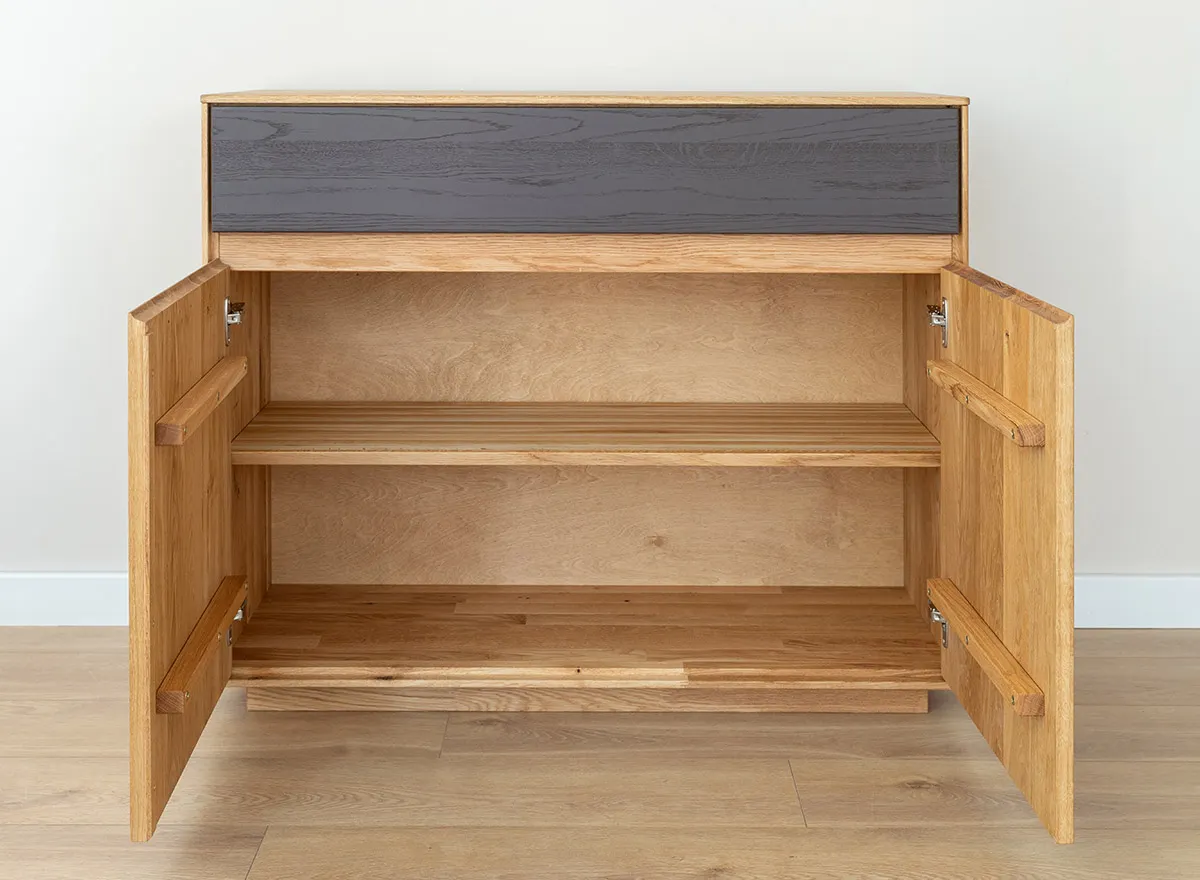 Komoda dębowa 2-drzwiowa z 1 szufladą SORA Dębowy Sen dąb olejowany grafit - ZIKOM3_F_1.2