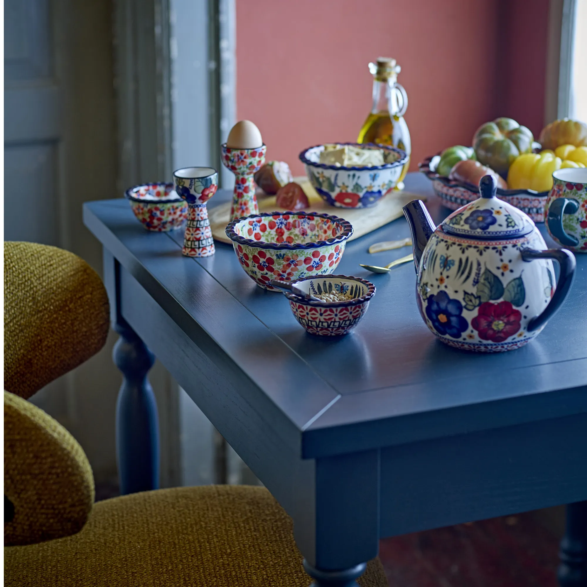 image ceramic, zastawa stołowa, zestaw do herbaty, miski z wzorem, niebieski stół