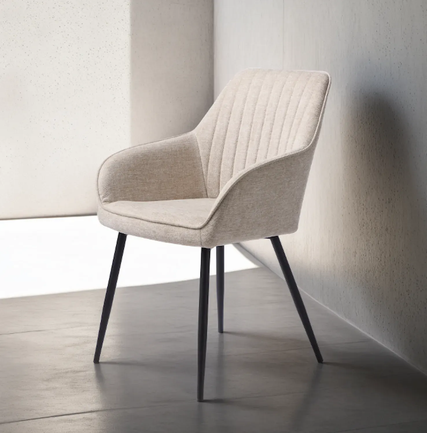 Krzesło z podłokietnikami NOLAN pikowane piaskowy - UN_50790000