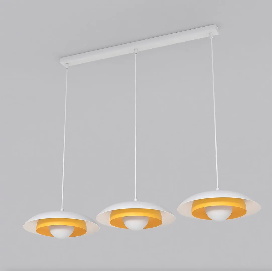 image lampa wisząca, zestaw trzech, żółty akcent, metalowa konstrukcja, białe klosze