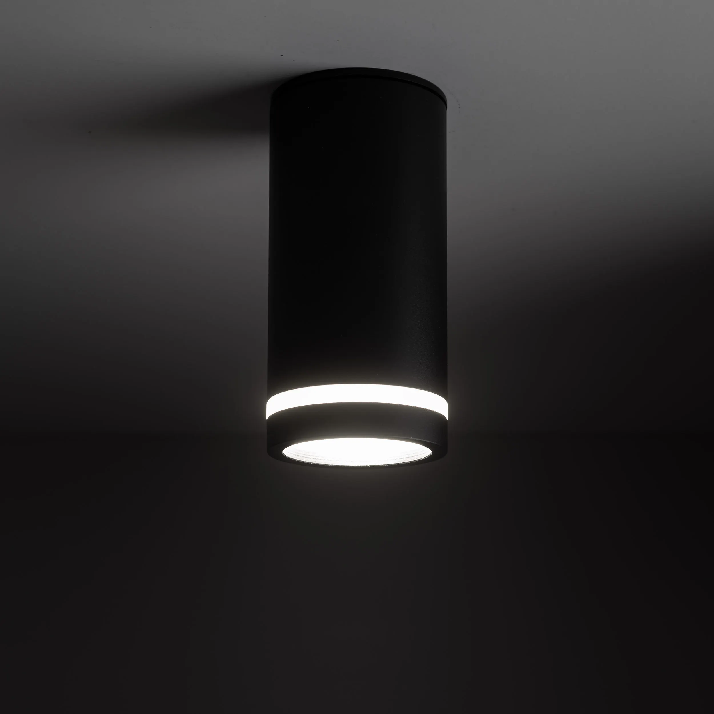 Lampa sufitowa JET czarna z pierścieniem 11x5cm - TK_6918
