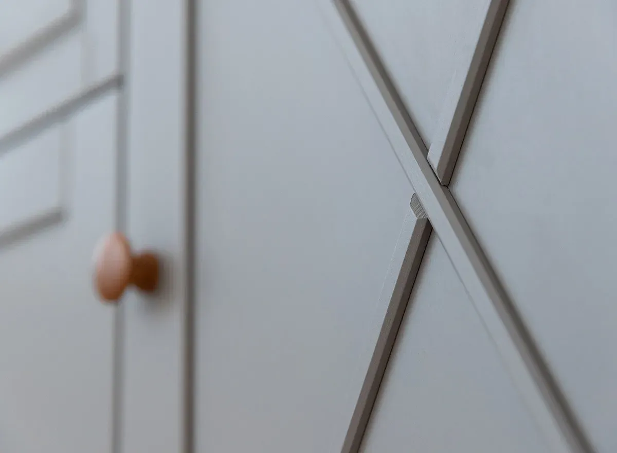 Komoda drewaniana 4-drzwiowa z 2 szufladami MARONE ELITE popielaty - PLMEL05/S