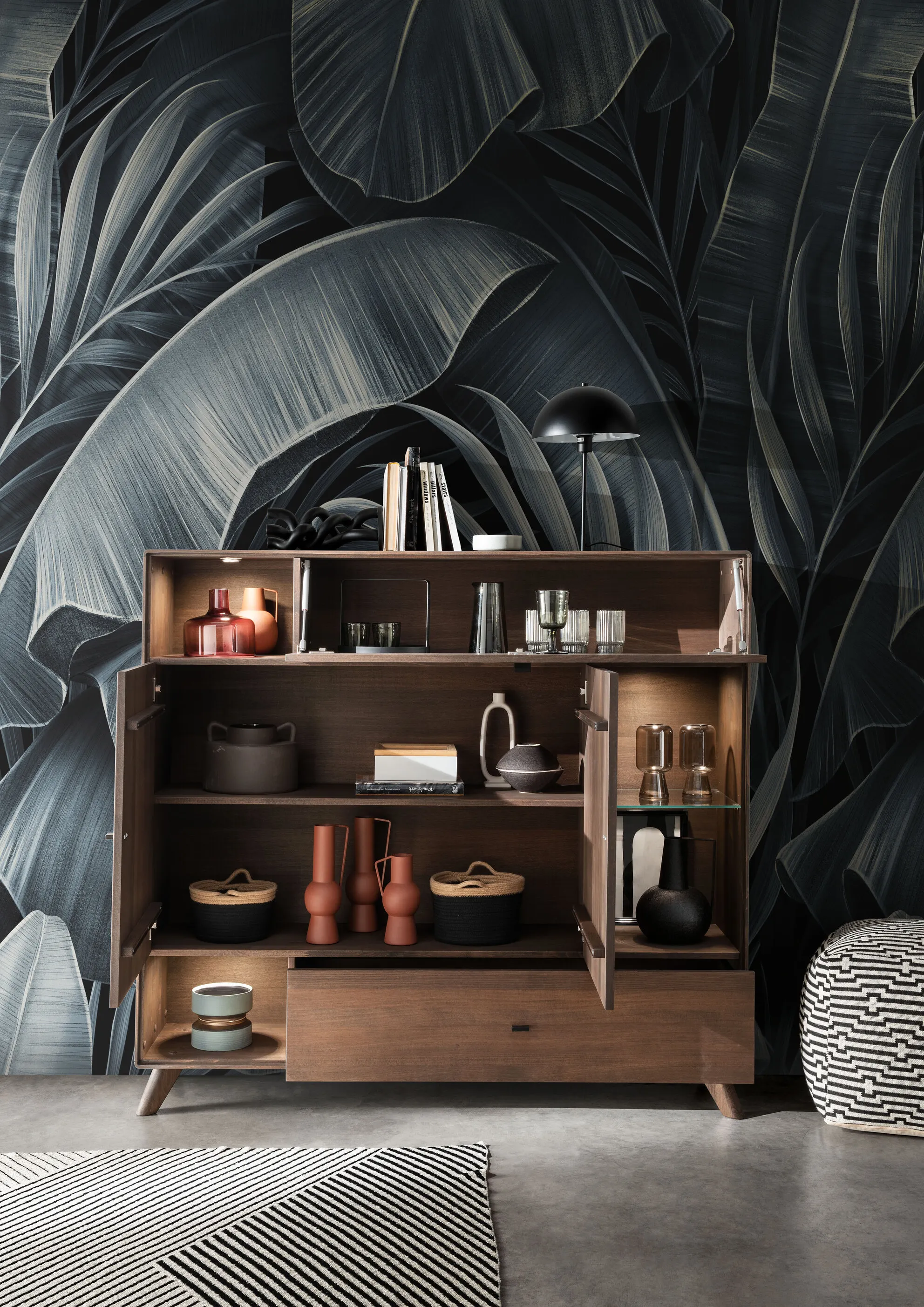 Komoda wysoka z witryną drewniana ryflowana BLISS 156x145x40 cm - GK_103624040102