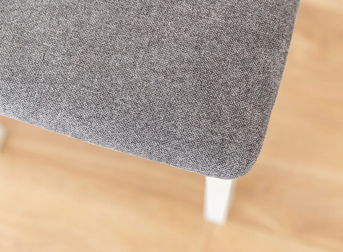 Krzesło BELLUNO ELEGANTE 22 z grafitowym siedziskiem materiałowym - biały, grafitowy (STORM 97) - DRMKT22/S97