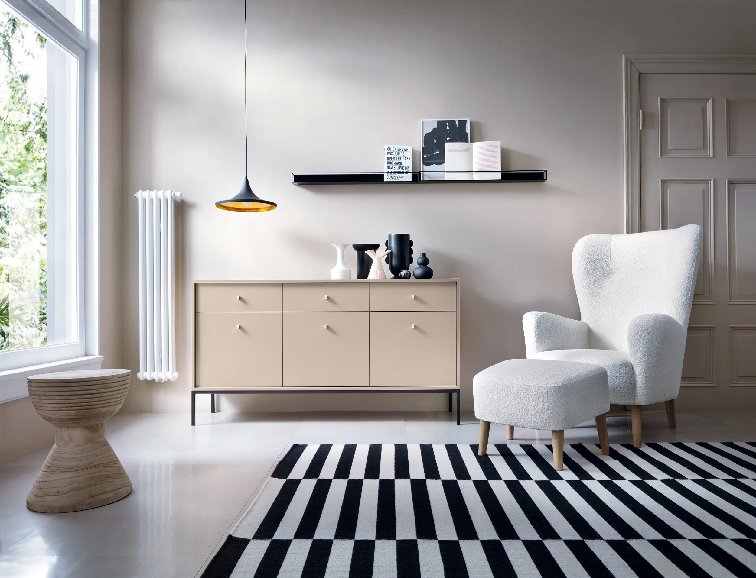 Komoda 3-drzwiowa z 3 szufladami MONO Piaskowy, Czarny - MONO_MKSZ154_PIASKCZ