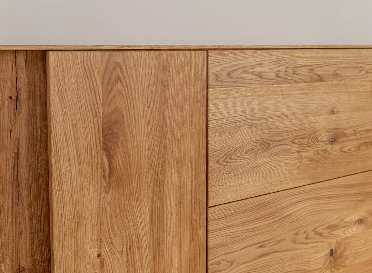 Komoda dębowa COLLODI 4-drzwiowa z oświetleniem 165 - dąb olejowany - ZICOL04