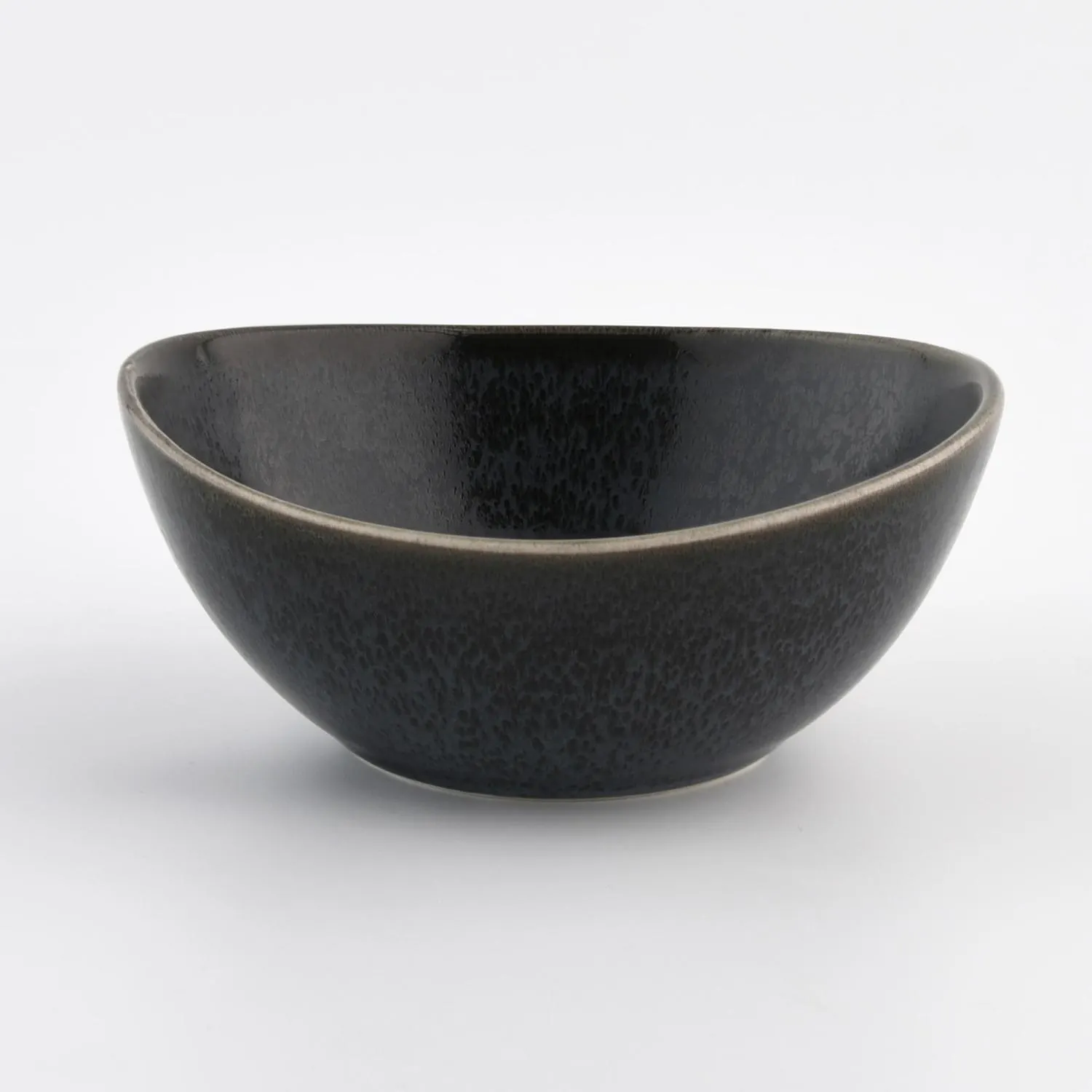 image ceramiczny miska, czarna miska, chropowata glazura, miska do ciasta, wyposażenie kuchni