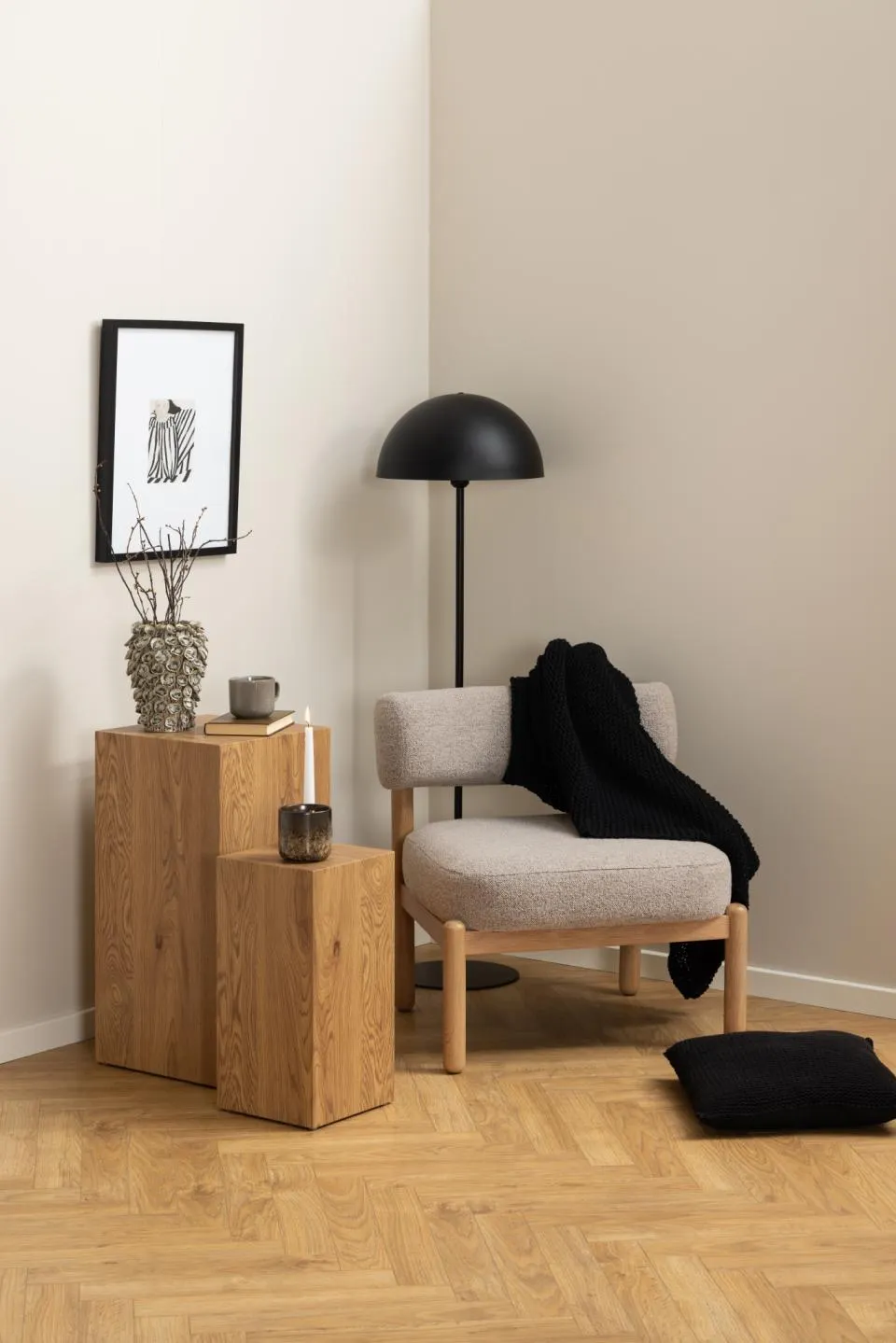 Fotel na drewnianych nogach HUSTON Beżowy - 0000103505