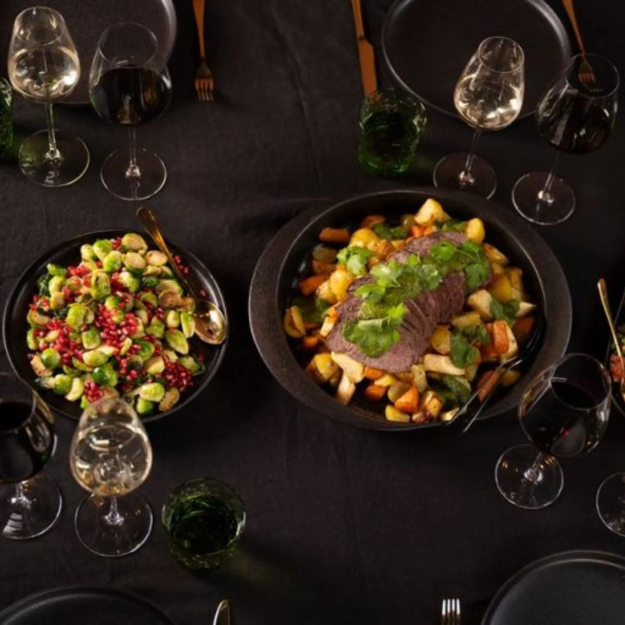 image wołowina, danie, warzywa, garnek, table setting